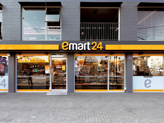 이마트24의 표준형 매장으로 고객과 가장 가까운 곳에서 편의와 기분 좋은 경험을 제공합니다.